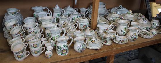 Masons Paynsley patterned dinner service & tea service etc.